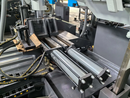 Фото 29 - MetalTec MBS 530 CА автоматический колонный ленточнопильный станок.